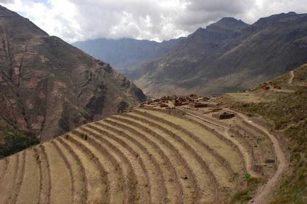 Peru 'nun kutsal vadisi Moray' de tarım terası. Yüksek kalite fotoğraf