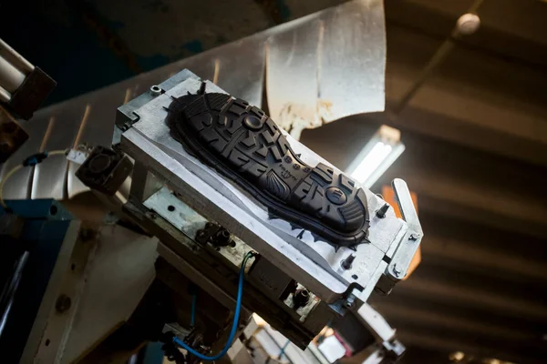 Ayakkabı ve Sneaker Factory. Bir endüstriyel fabrikanın içinde. Yüksek kalite fotoğraf