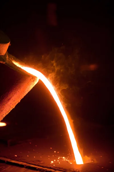 Metal Quente Derramado Tigela Uma Forma Especial Uma Fábrica Aço — Fotografia de Stock