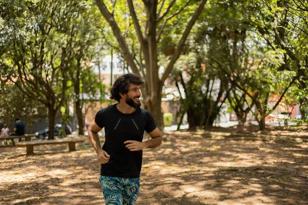 Jovem Correndo Correndo Parque Livre Atleta Homem Pessoa Durante Treino — Fotografia de Stock