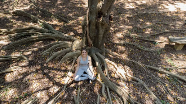 Young Woman Meditating Practice Yoga Meditation Sunny Day Park High — Stock Photo, Image