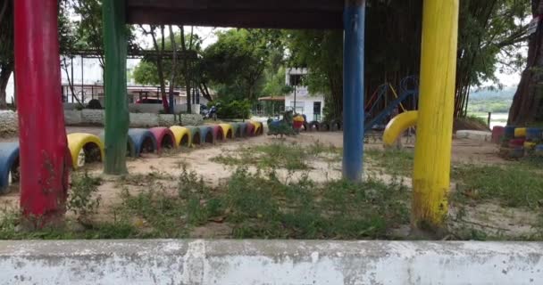 Joven Hombre Negocios Que Trabaja Aire Libre Parque Verde Con — Vídeo de stock