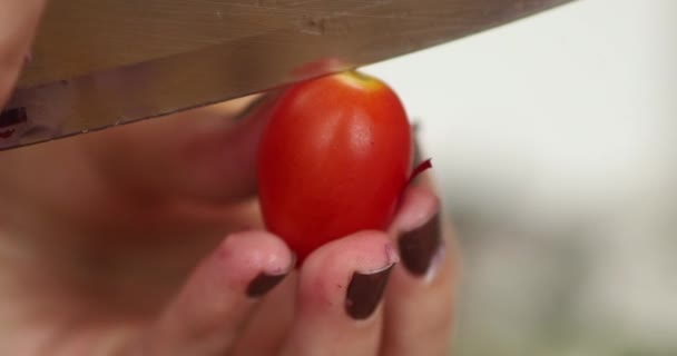 Šťastné Zdravé Mladé Ženy Jídlo Připravuje Vegetariánské Jídlo Kuchyni — Stock video