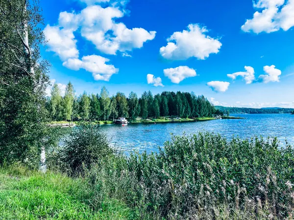 핀란드에 호수와 숲 이 있는 아름다운 풍경 — 스톡 사진