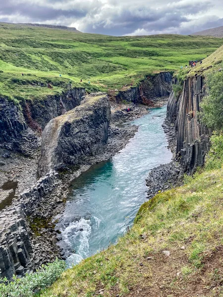 Studlagil basalto Canyon no Vale do Jokuldalur, na Islândia — Fotografia de Stock