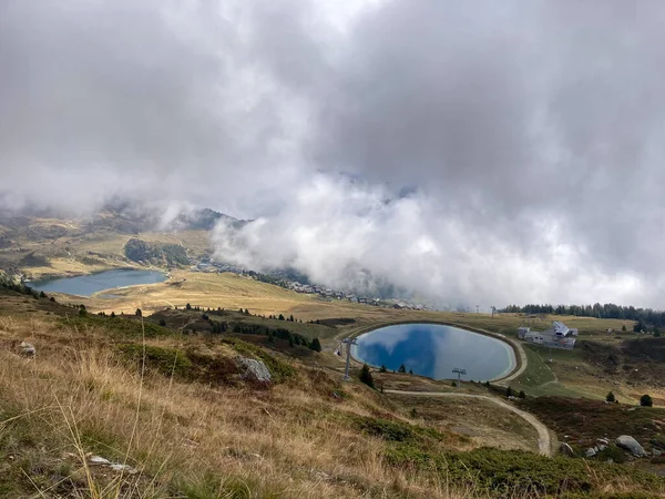 Mistyczna Atmosfera Widokiem Góry Górskich Jezior Wioski Bettmeralp Szwajcaria — Zdjęcie stockowe