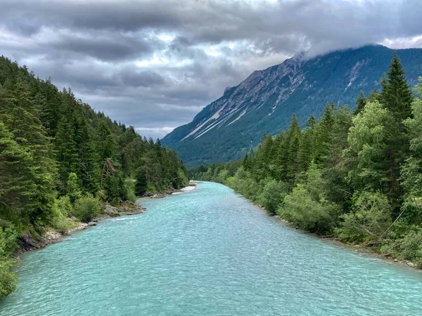 O rio Lech azul na Paisagem Austrain — Fotografia de Stock
