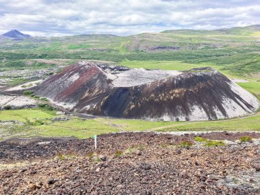 İzlanda 'da sönmüş bir volkan krateri