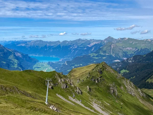 L'atmosphère montagneuse suisse idyllique dans la région de Haslital — Photo