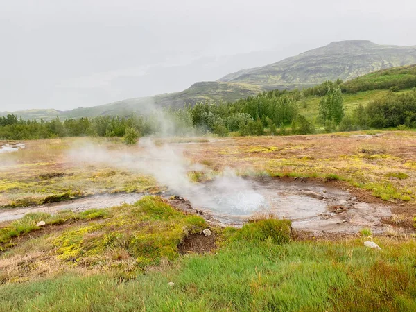 冰岛自然的一个蒸蒸日上的温泉 — 图库照片