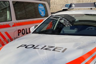 Solothurn, İsviçre, 15. Ocak 2022: Canton Solothurn Polis Teşkilatı 'ndan iki araba.