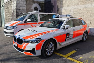 Solothurn, İsviçre, 15. Ocak 2022: Canton Solothurn Polis Teşkilatı 'ndan iki araba.