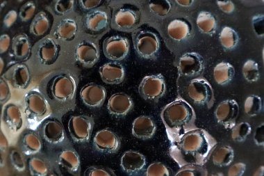 Yuvarlak delikli mavi arkaplan