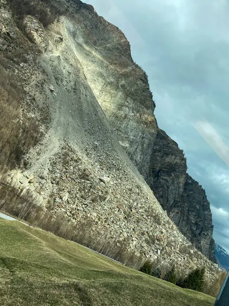 Grosse Felsrutsche von Randa im Kanton Wallis des Jahres 1991 in der Schweiz — Stockfoto
