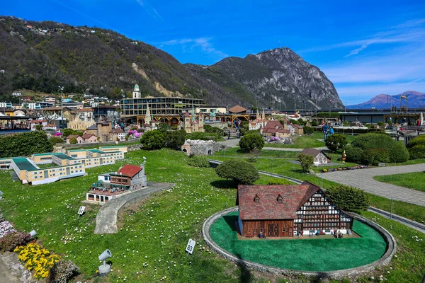 Melide, Schweiz, 04. April 2022: Das Schweizer Miniatur-Freilichtmuseum, in dem berühmte Orte in kleiner Größe erbaut werden. — Stockfoto