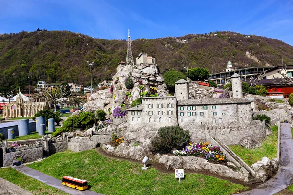 Melide, Schweiz, 04. April 2022: Das Schweizer Miniatur-Freilichtmuseum, in dem berühmte Orte in kleiner Größe erbaut werden. — Stockfoto