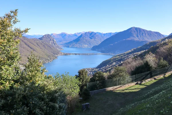 The View to the Lake Lugano and the surrounding Mountains from Serpiano, Ticino, Switzerland — Stockfoto