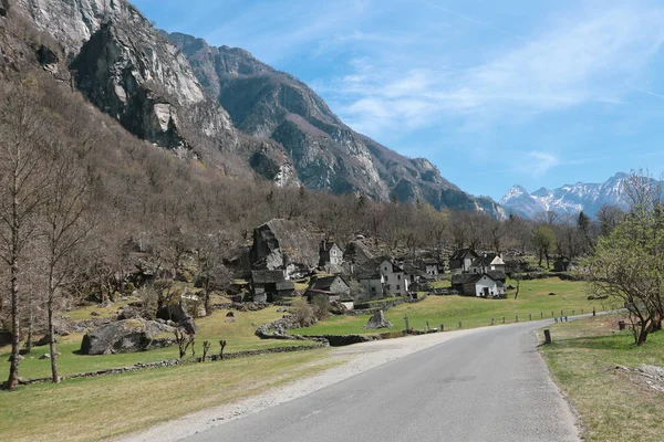 The historic Village of Sabbione with old Stone Rustico Houses in Ticino. — Stock Photo, Image