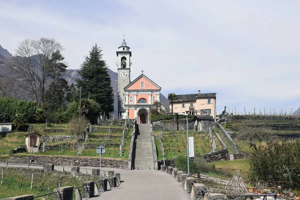 Μάγκια Ελβετία Απρίλιος 2022 100 Βήματα Για Την Εκκλησία Του — Φωτογραφία Αρχείου
