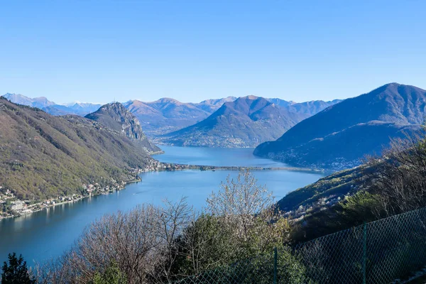 Utsikt Mot Sjön Lugano Och Omgivande Bergen Från Serpiano Ticino — Stockfoto