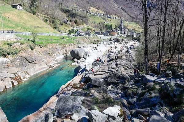 Lavertezzo Švýcarsko Duben 2022 Rocks Tourquise Clear Verzasca River Lavertezzo — Stock fotografie