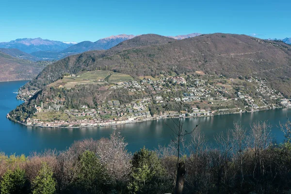 セルピアノ ティチーノ スイスからルガーノ湖と周辺の山々への眺め — ストック写真