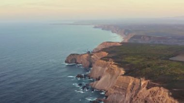 Portekiz 'deki Sagres Kıyısı Sakin Gün Batımı