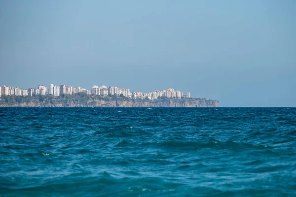 Imagen Acantilados Edificios Residenciales Antalya Vista Desde Mar Mediterráneo — Foto de Stock