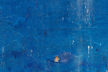 Eski bir beton duvarı kaplayan çivit mavisi boya. Vektör çimento dokusu