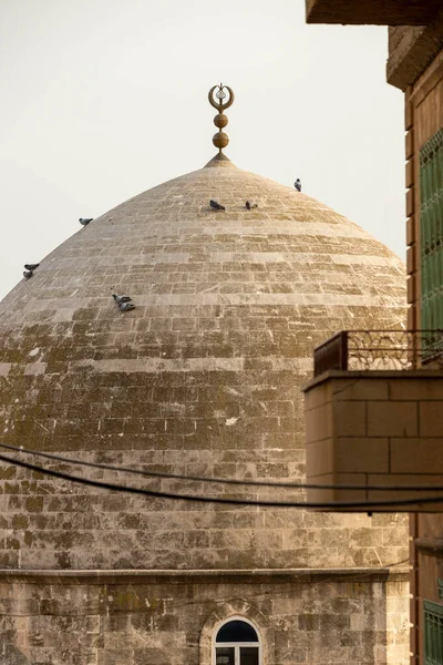 Dôme Pierre Une Mosquée Musulmane Avec Des Pigeons Reposant Sur — Photo