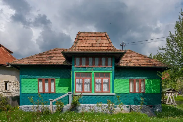 Vacker Vintage Polykrom Trä Enda Familj Hus Sten Fundament Med — Stockfoto