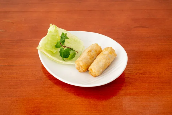 Involtini Gamberetti Vietnamiti Croccanti Fritti Piatto Bianco — Foto Stock