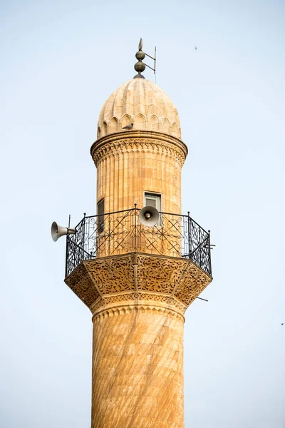 Чудовий Купол Мінарету Османської Архітектури Зроблений Пісковику Барельєфами Металевими Поручнями — стокове фото