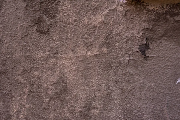 Çatlaklar Cipslerle Beton Bir Duvara Eski Şarap Rengi Boya Uygulanmış — Stok fotoğraf