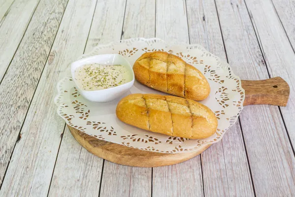 Rolls Bakad Med Olivolja Med Vitlökssås Med Oregano Och Peppar — Stockfoto