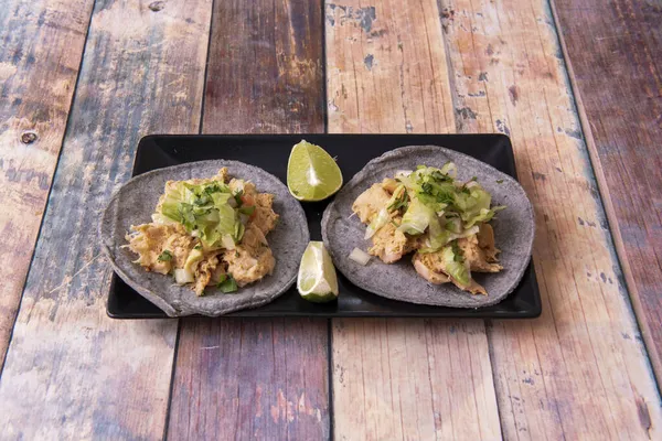 Taco Végétalien Avec Heura Légumes Oignons Laitue Persil Citron Vert — Photo