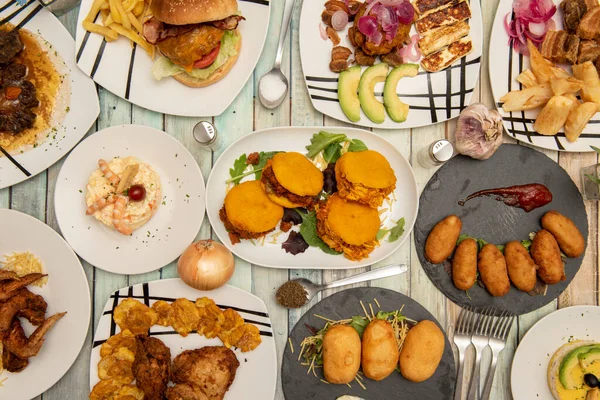 Комплект Блюд Международной Латинской Кухни Салат Креветками Дело Лимы Арепы — стоковое фото