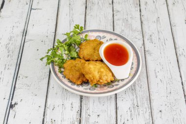 Pakora, Hindistan, Pakistan ve Bangladeş 'ten gelen bir yemek türüdür. Vakfı nohut unuyla sebze kızartmaktır..