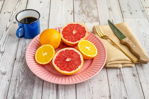 Plate Halved Citrus Fruits Oranges Grapefruits Coffee Cutlery Light Wooden — Stock Photo, Image