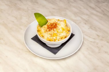 Esquites, Meksika 'da genellikle tuz ve epazotla kaynatılmış mısır tanelerinin hazırlanmasıdır. Antojito olarak kabul edilir, yani Meksika sokak yemeği.