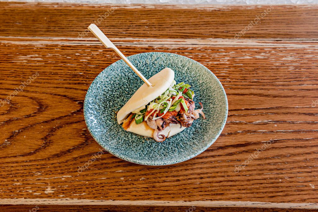 Traducir en inglésGua bao, también conocido como bollos de panceta de