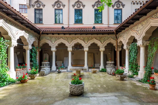 Cour Musée Habitation Dans Centre Bucarest Avec Péristyle Ogee Arches — Photo