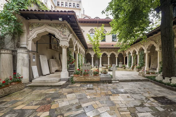 Patio Museo Que Habita Centro Bucarest Con Peristilo Arcos Ogee — Foto de Stock