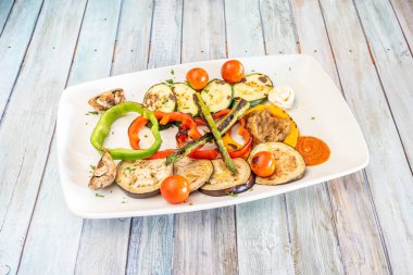 Kofta, ayrıca Kafta, Kufta ya da Kufteh olarak da bilinir, kıyma ve Orta Doğu, Hindistan ve Balkanlar 'da çok yaygın olarak yapılan farklı hazırlıklardan oluşan bir ailedir..