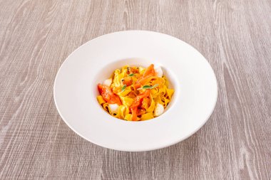 Pappardelle geniş bir tagliatelle türüdür. 