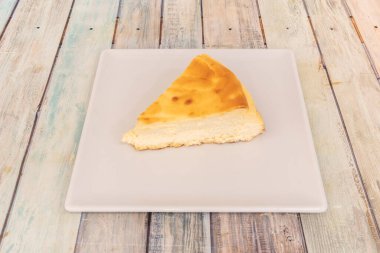 Ricotta, süzme peynir, kuark peyniri, şeker ve bazen yumurta, krema, un, patates, badem veya meyve gibi diğer malzemelerden yapılan cheesecake..