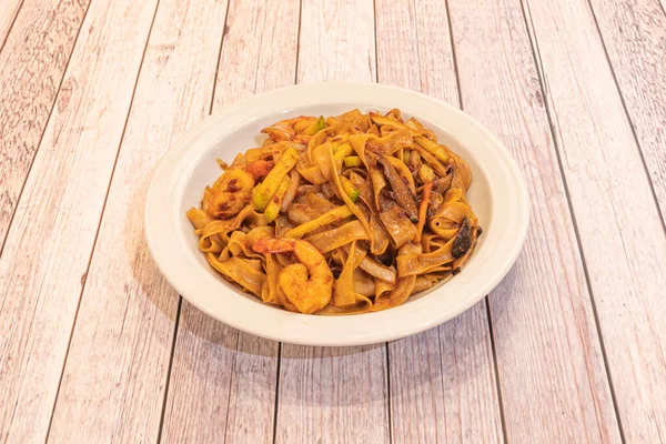 Original Dish Made Rice Noodles Fish Sauce Shrimp Peanuts Spices — Stock Photo, Image