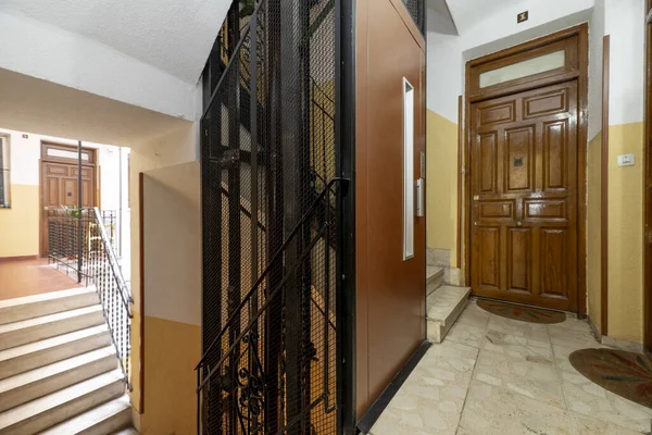 Common Areas Residential Building Brown Elevator Paneled Wooden Doors — Stock Photo, Image