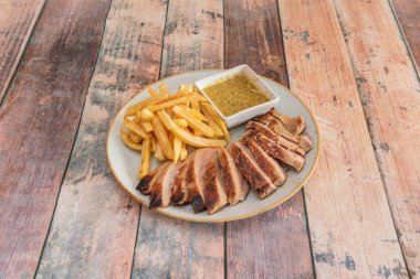 Sır, şüphesiz, domuz kesiminin en büyük keşfi. Kasaplar tarafından iyi bilinen bir parçadır. Kasaplıkta onu 