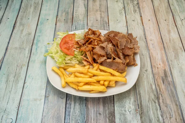 Consiste Preparar Rebanadas Finas Cordero Pollo Ternera Que Previamente Cocinan — Foto de Stock